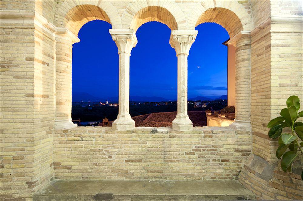 Castello Chiola Dimora Storica Hotell Loreto Aprutino Eksteriør bilde